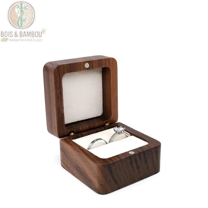 écrin bague bois noyer massif carré couvercle vitré intérieur velours beige deux bagues pose blanche