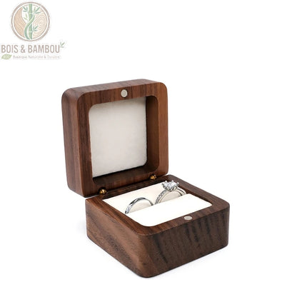 écrin bague bois noyer massif carré couvercle vitré intérieur velours beige deux bagues pose blanche