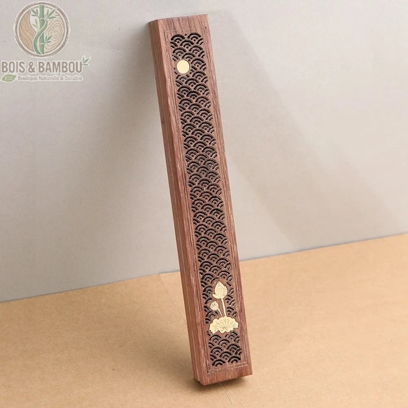 Encensoir horizontal bois de santal motif Vague séigaiha, médaillon laiton floral