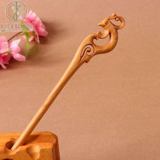 épingle cheveux bois de pêcher sculpté motif dragon phénix volutes bois naturel beige clair