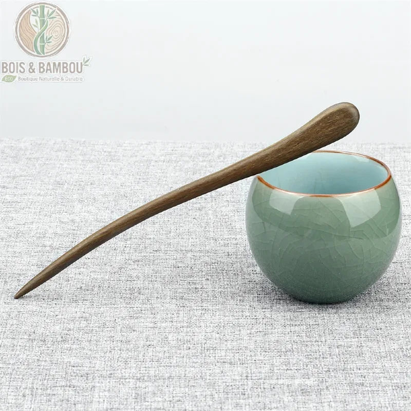épingle à cheveux bois de santal vert tige arrondie courbée grain naturel kaki