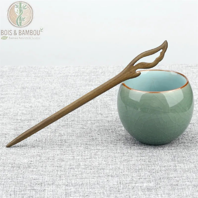 épingle à cheveux bois de santal vert tête double feuille sculptée ajourée