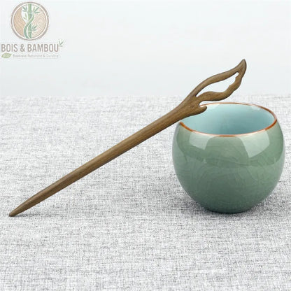épingle à cheveux bois de santal vert tête double feuille sculptée ajourée