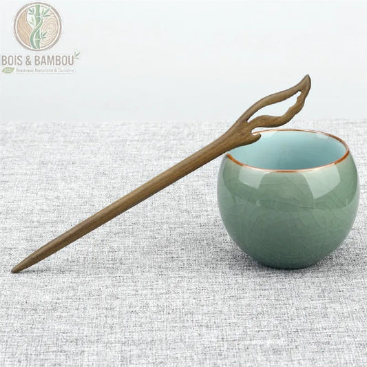épingle à cheveux bois de santal vert tête double feuille sculptée ajourée