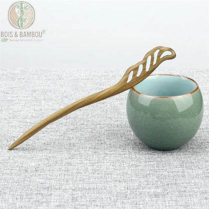épingle à cheveux bois de santal vert tête vagues ajourées horizontales sculptées