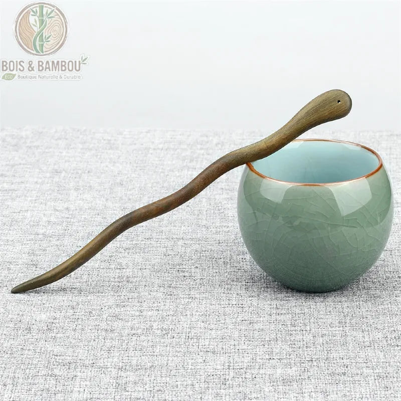 épingle à cheveux bois de santal vert tige sinueuse petite tête percée ronde