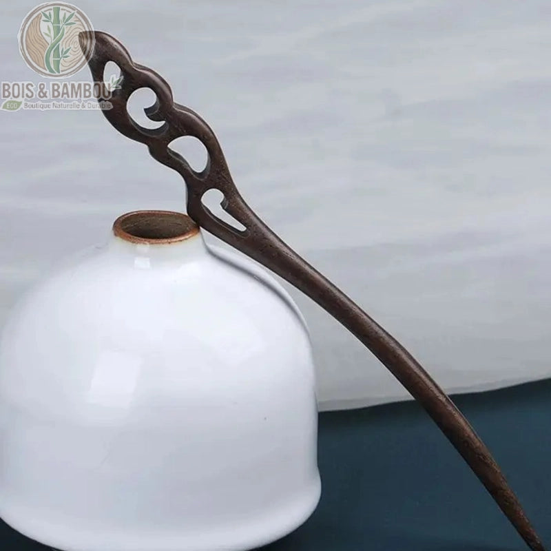 épingle à cheveux bois de santal tête vagues ajourées sculptées fond blanc