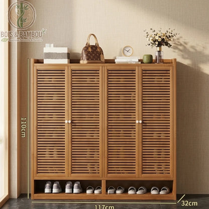 Etagere a chaussures en bambou au design japonais 110 117 32 avec quatre portes à lattes et espace de rangement inférieur.