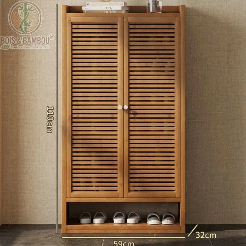 Etagere a chaussures en bambou au design japonais 110 59 32 avec deux portes à lattes et espace de rangement inférieur.