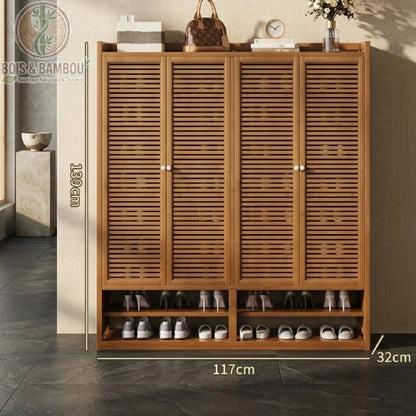 Etagere a chaussures en bambou au design japonais 139 117 32 B avec quatre portes à lattes et deux étagères inférieures.