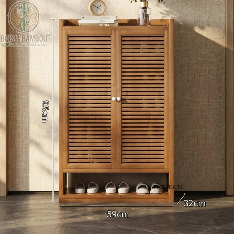 Etagere a chaussures en bambou au design japonais 95 59 32 avec deux portes à lattes et espace de rangement inférieur.