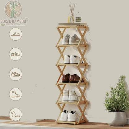 Étagère à chaussures en bambou pliable 108 cm. Un meuble de rangement vertical étroit en bois clair avec structure en X, comprenant six niveaux garnis de différentes paires de chaussures.