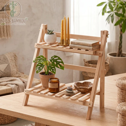 Etagere bambou 2 niveaux pliante en deco interieur boheme, plantes, bougies et livres sur table bois chaleureuse. Bois et Bambou Eco.