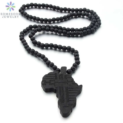 Collier en bois carte d'Afrique gravée