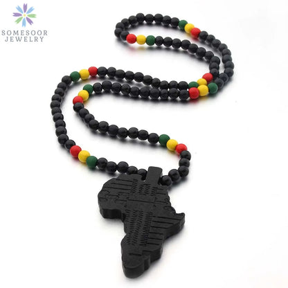 Collier en bois carte d'Afrique gravée