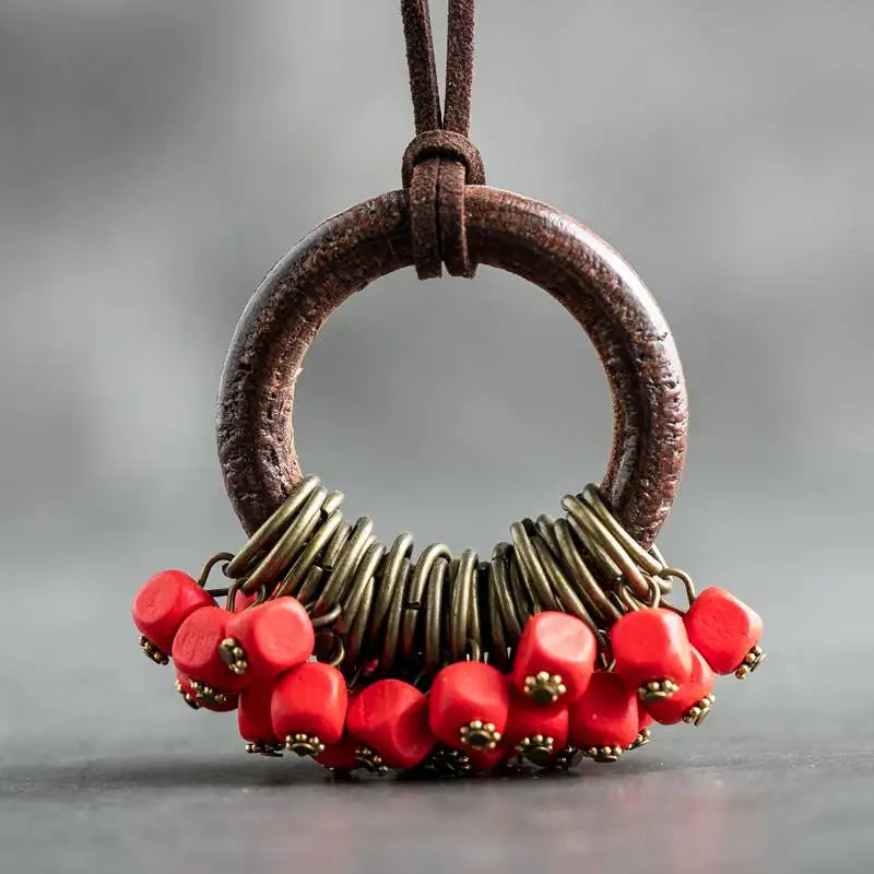 Collier en bois vintage