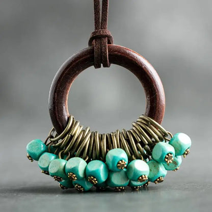 Collier en bois vintage