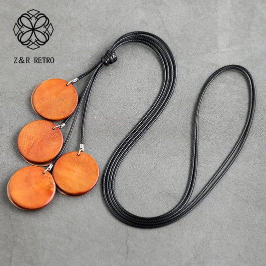 Collier long en bois vintage