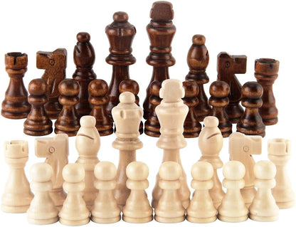 Pièces de jeu d'échecs en bois naturel