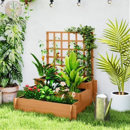 Jardinière en Bois à 3 Niveaux. Un potager en bois à étages avec treillis intégré, cultivant des tomates cerises et des fleurs, posé sur une pelouse à côté d'un arrosoir en zinc.