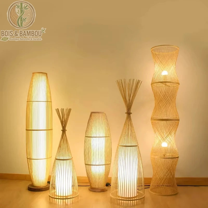 Lampadaire Bambou Tissé Main Rétro Chic disponible en plusieurs silhouettes sculpturales, allant de formes fuselées élégantes à des colonnes aux lignes ondulées.