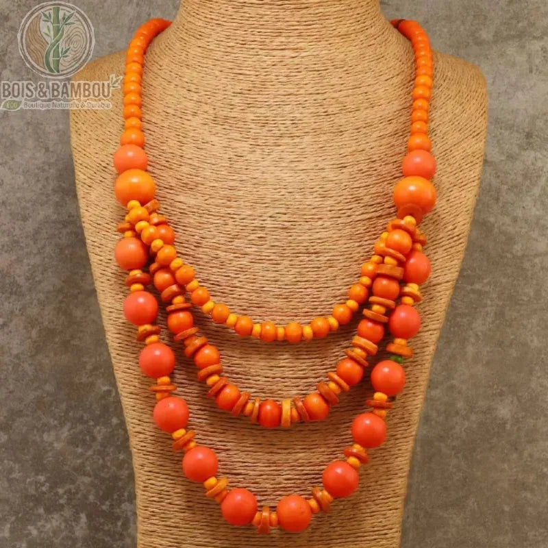 long collier perles bois 3 rangs coloris mandarine orange perles rondes et disques présentoir raphia