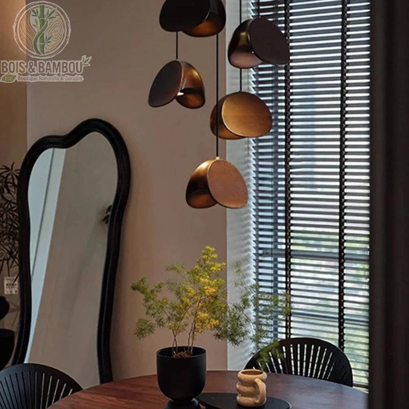 Lustre Spring Sprout 5 abat-jours bois sombre au-dessus table salle manger