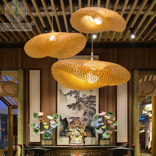 Lustre en bambou naturel tressé intérieur style asiatique zen restaurant