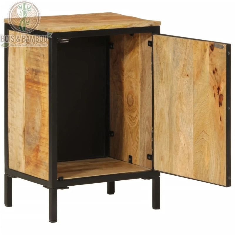 Meuble Sous evier en Manguier brute sur pieds. Petit meuble industriel en bois de manguier avec cadre et pieds en métal noir, porte ouverte révélant un compartiment de rangement spacieux.