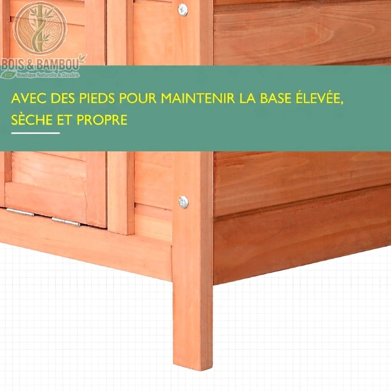 Niche pour chien en bois de sapin, gros plan sur les pieds qui maintiennent la base surélevée et sèche