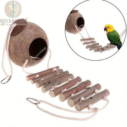 Nid en noix de coco naturelle avec échelle. Un abri pour oiseaux fabriqué à partir d'une coque de noix de coco avec une échelle de bois suspendue par des cordes, utilisé par un perroquet.
