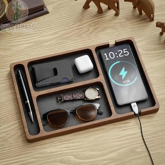 
Gemini a dit
Organisateur de bureau en bois massif , un plateau de rangement élégant en bois sombre compartimenté pour accueillir un smartphone en charge, des lunettes, une montre et d'autres accessoires quotidiens.