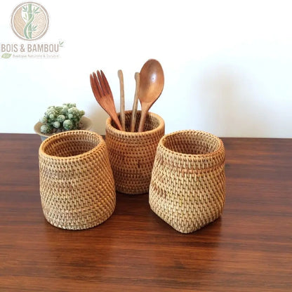 Organisateur rotin tresse fait main avec ustensiles bois ambiance deco Bois et Bambou Eco