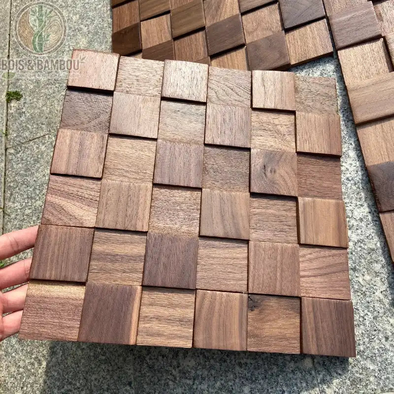 Panneau acoustique bois noyer massif cubes réguliers teinte brune 30x30 cm