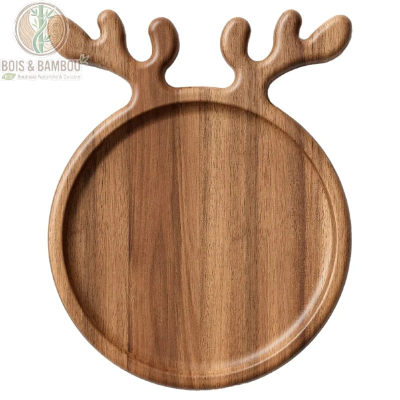 Planche à Charcuterie en Bois Ronde, vue de face fond blanc, poignée sculptée en forme de bois de cerf, bois naturel brun, finition lisse artisanale