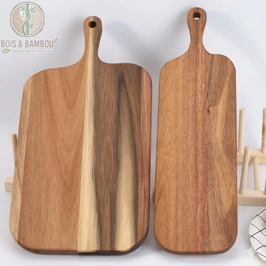 Planche à découper et de service en bois d'acacia massif avec poignée, deux tailles sur fond blanc