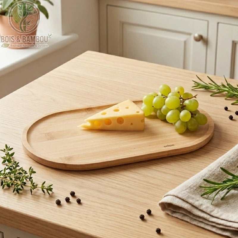 Plateau Ovale en Bambou 28x15 cm dresse avec raisins et fromage pour aperitif naturel BoisetBambouEco