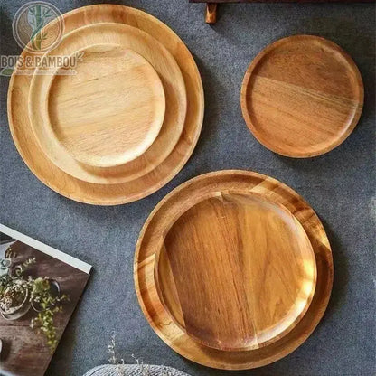 Plateau rond acacia massif dispose en trio sur table dressee bohème, Bois et Bambou Eco