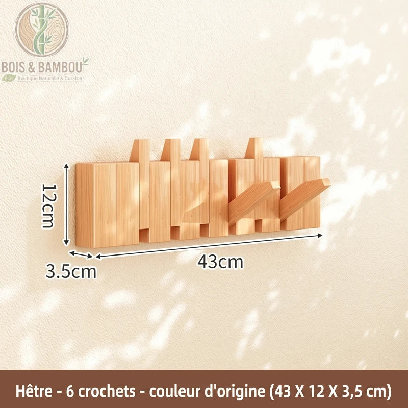 Porte Manteau Piano hetre claire 6 crochets. Un porte-manteau mural de 43 cm en bois de hêtre naturel avec 6 crochets rabattables, affichant ses dimensions précises sur un mur ensoleillé.