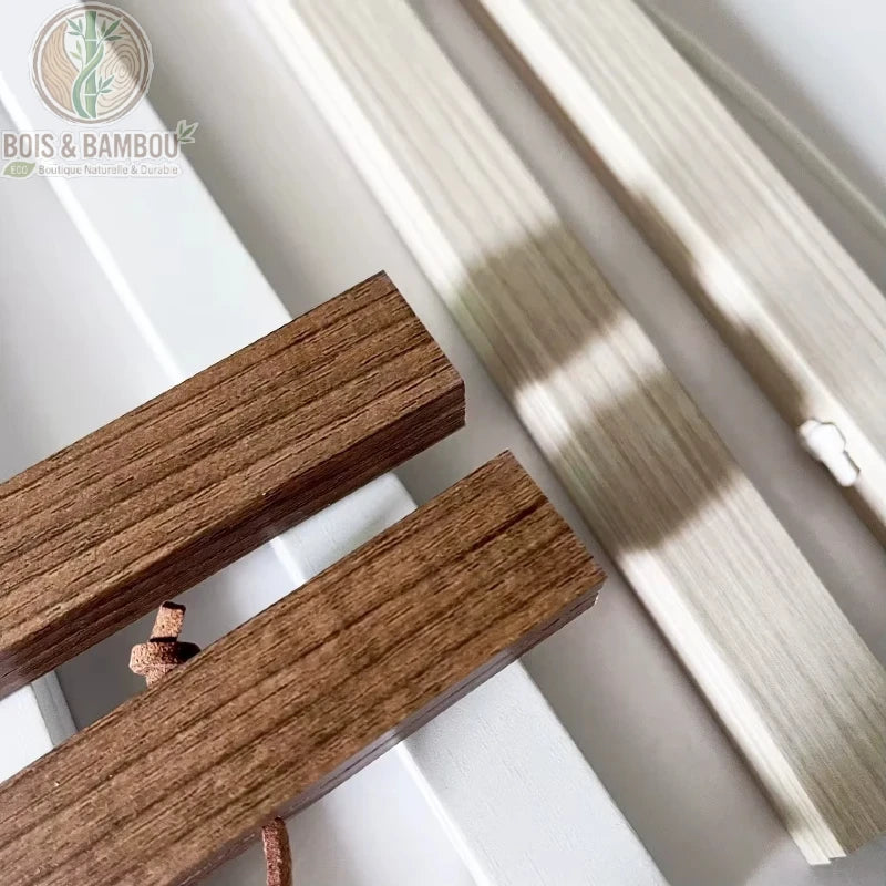Détail baguettes porte-affiche magnétique bois coloris noix et pin naturel clair