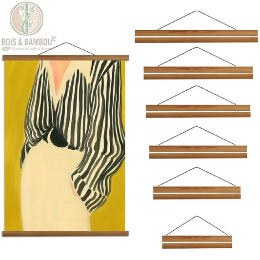 Porte-affiche Magnétique en Pin, un système de suspension élégant comprenant des baguettes en bois naturel reliées par des aimants et une cordelette, présenté avec une affiche illustrée et décliné en plusieurs largeurs.