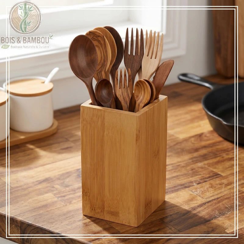 Porte baguettes bambou rempli de couverts en bois sur plan de travail cuisine, Bois et Bambou Eco