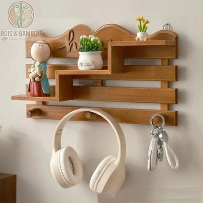 Porte-manteau mural en bois massif avec étagère : support mural décoratif avec inscription "home", étagères en escalier et crochets pour suspendre clés, casques et petits objets.