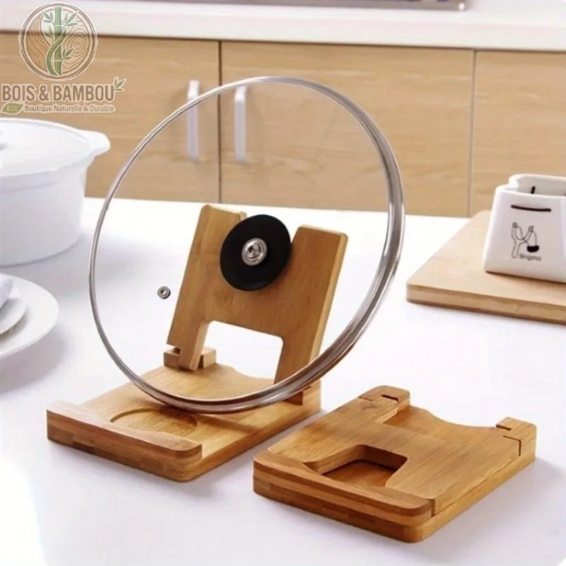 Repose-couvercle bambou pliable, support bambou clair maintenant un couvercle de casserole en verre vertical sur comptoir. Bois et Bambou Eco.