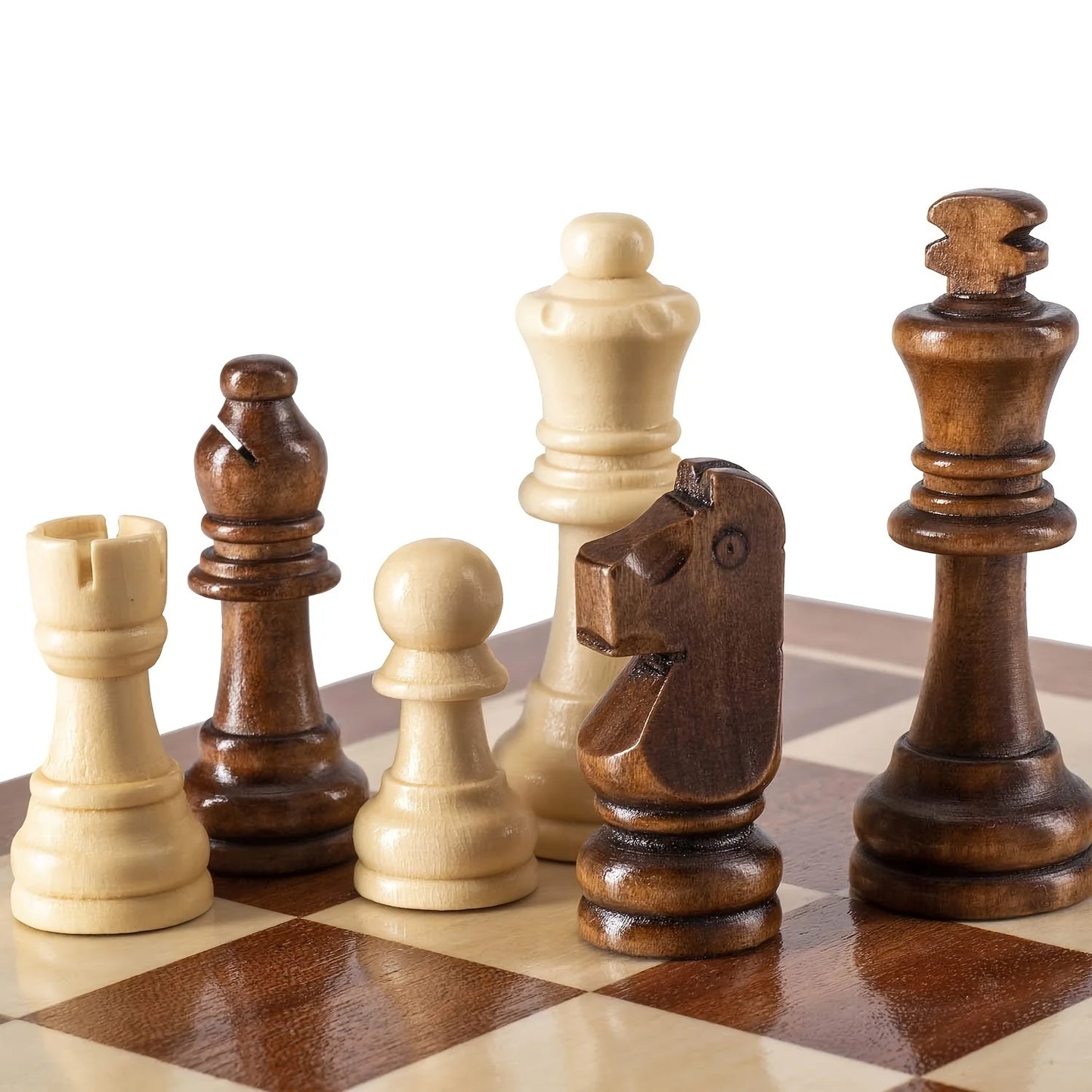 Pièces de jeu d'échecs en bois naturel