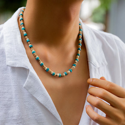 Collier de petites perles en bois
