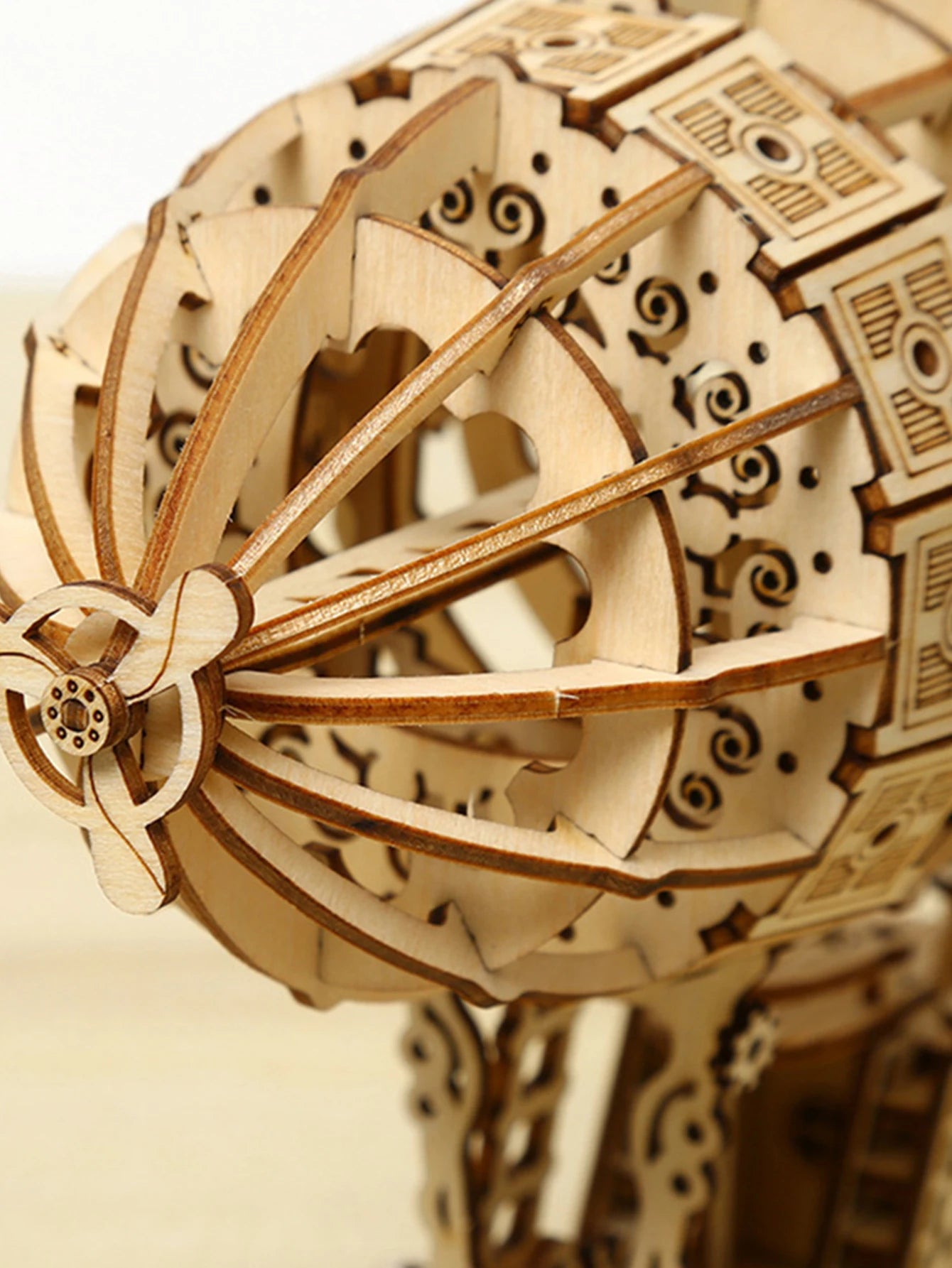 Maquette de dirigeable en bois