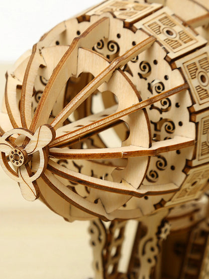 Maquette de dirigeable en bois