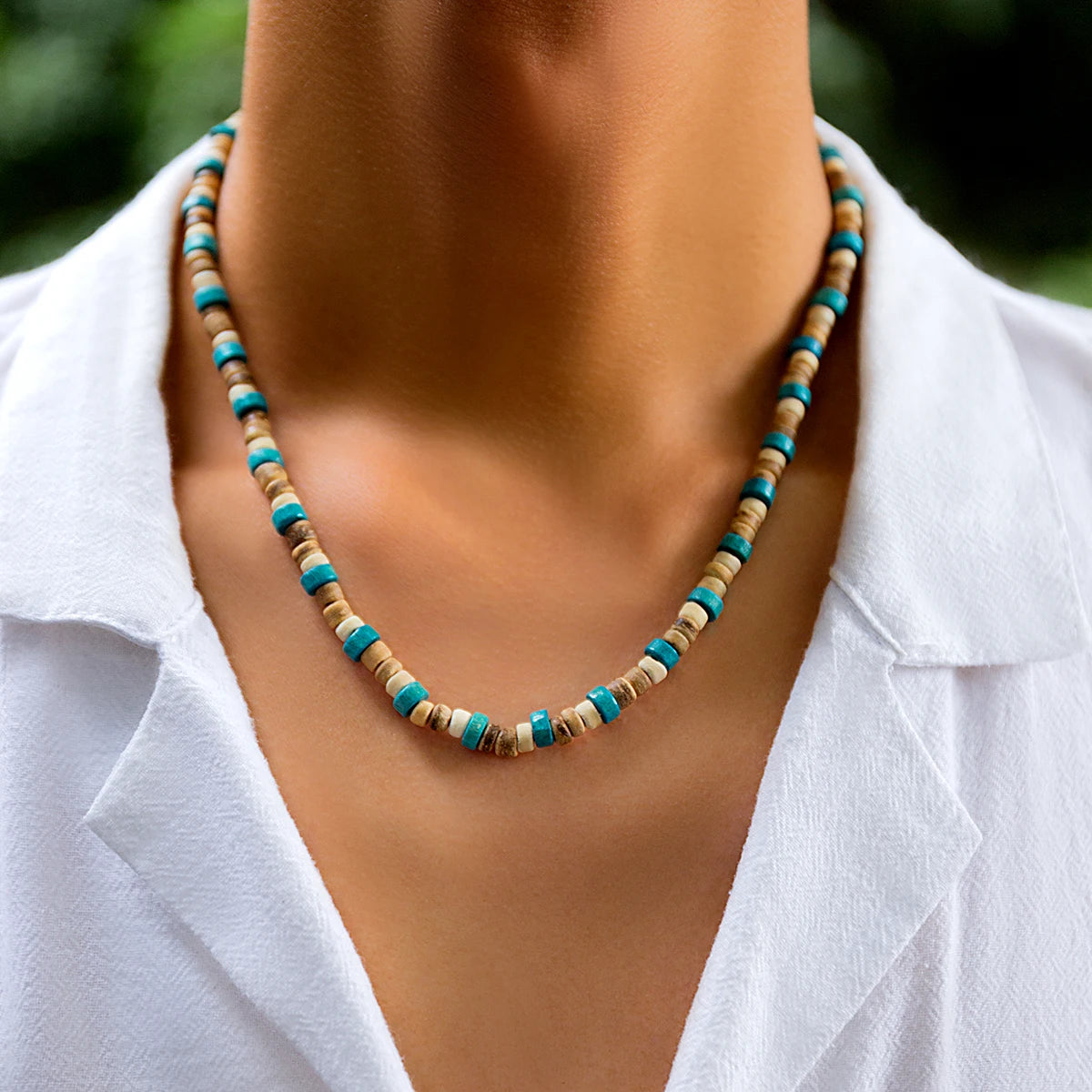 Collier de petites perles en bois