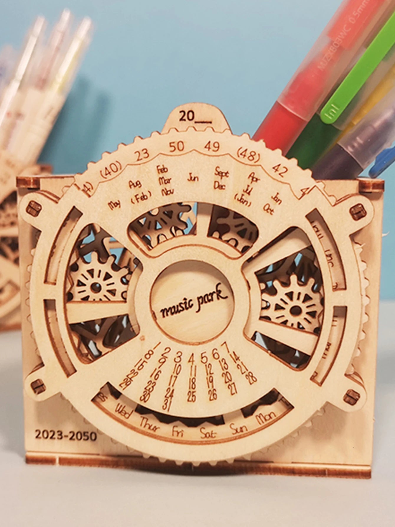 Porte-stylo calendrier perpétuel en bois